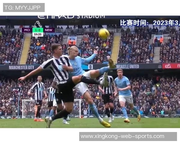 曼城新赛季全家福展现团结精神瓜帅领衔福登与B席并肩作战